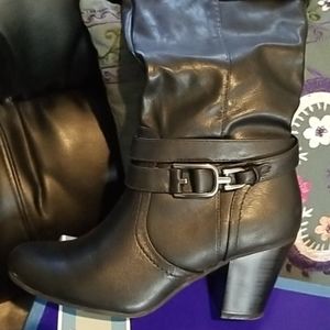 2 pairs ,black,45 brown  40$